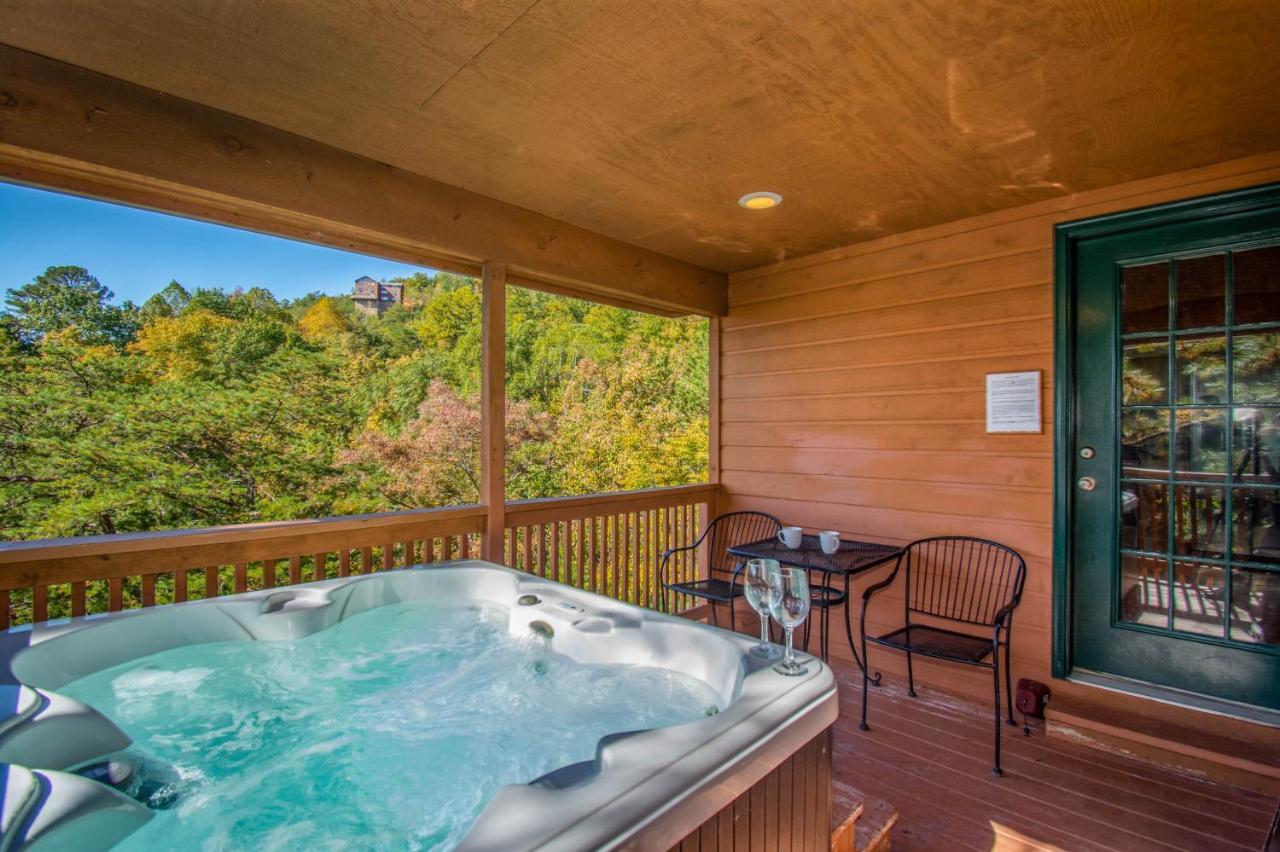 Ladybug Resort Romantic Cabin With Mountain Views, Game Room, Close To Dollywood Sevierville Exterior foto